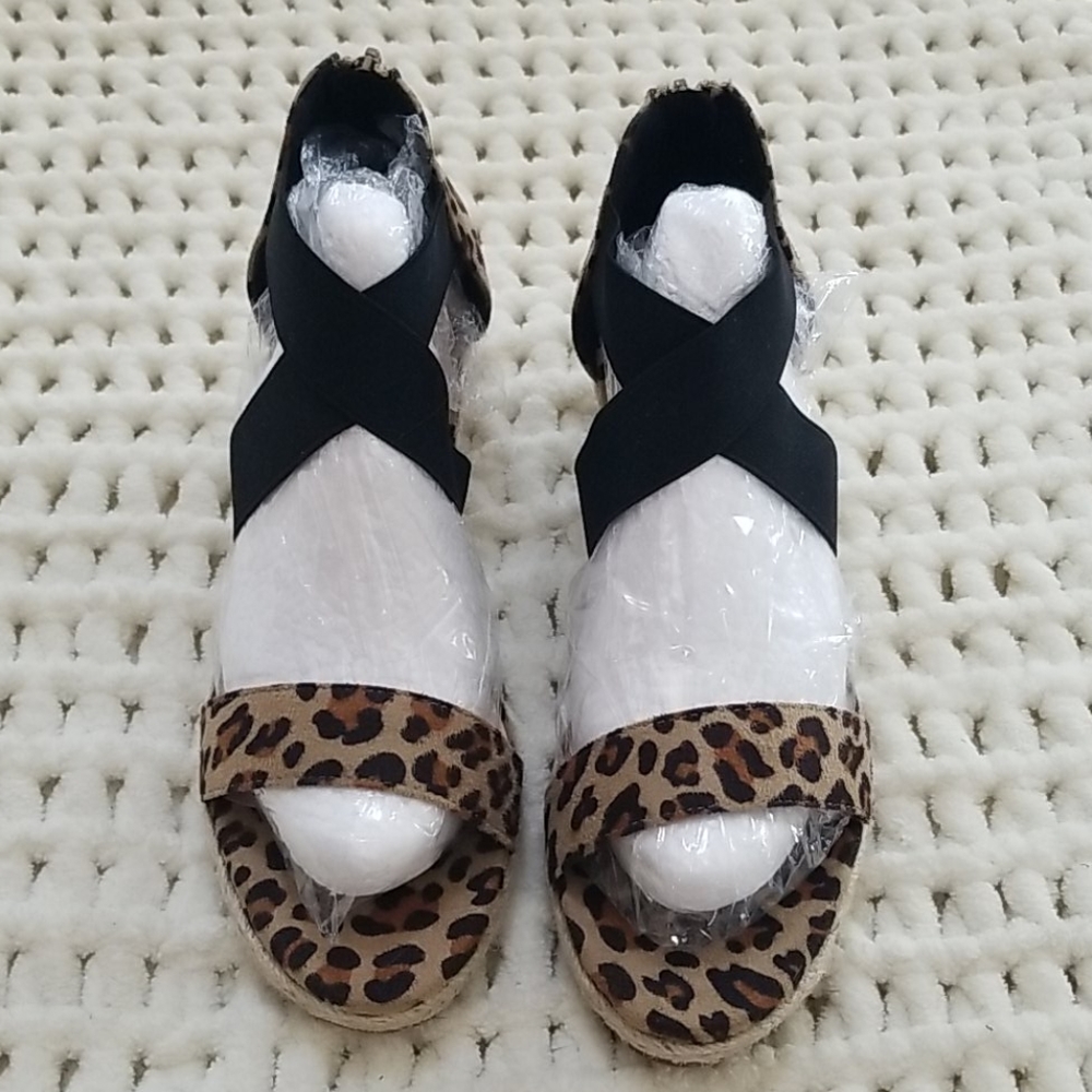 Leopard print wedge sandals sz 9 tan black